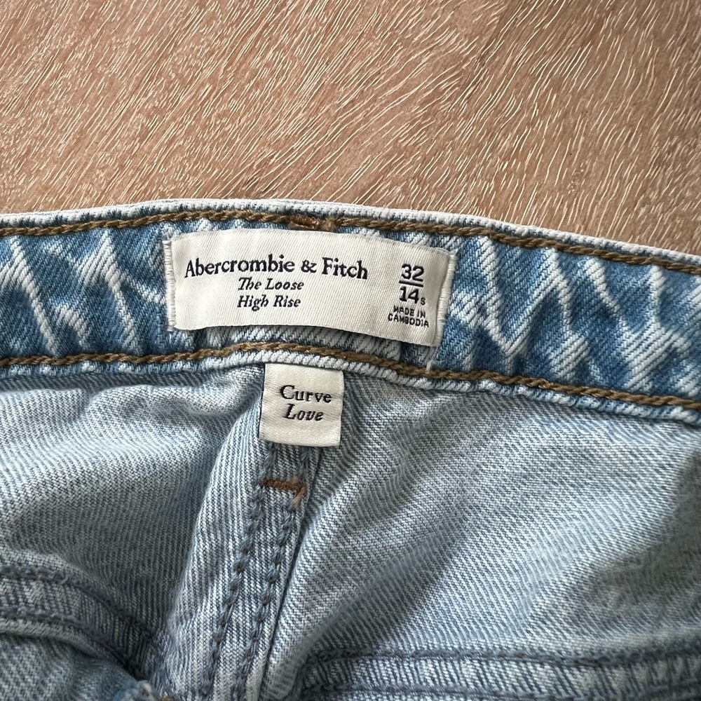 Abercrombie & Fitch Women’s Curve Love Light Denim Jeans - Picture 7 of 7